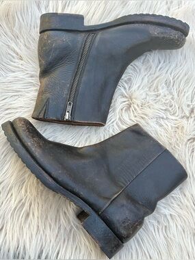 Frye NWOT Distressed Veronica Boots Sz 8